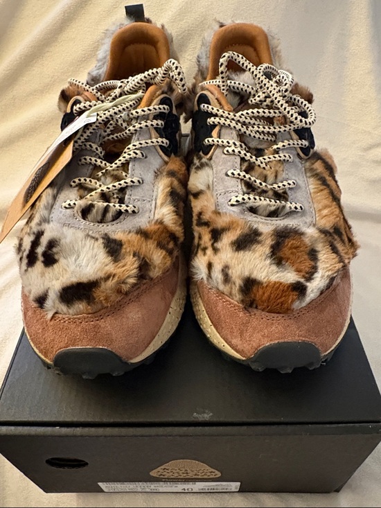 NWT Flower Mountain KOTETSU SUEDE ECO-FUR IN GREY & LIGHT BROWN - Picture 7 of 14